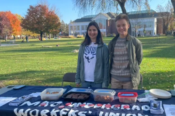 MUWU-UAW Student Workers handing out materials on campus